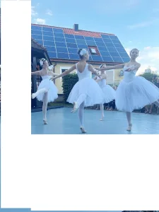 Abendeinstimmung im Schlossgarten heute: „Bunter Ballettabend!“ (Quelle: Markt Pleinfeld)