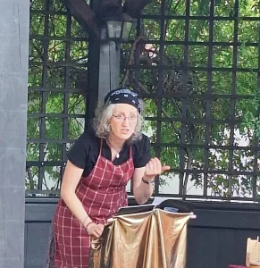 Abendeinstimmung im Schlossgarten heute: „Spannende Märchen von Wasserwesen und dem weiten Meer!“ (Quelle: Markt Pleinfeld)
