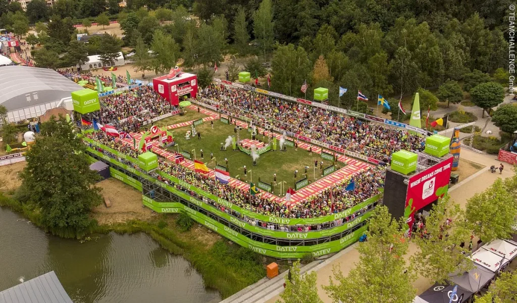 DATEV Challenge Roth Triathlon – Schwimmstart und Solarer Berg in Hilpoltstein (Quelle: Tourismusverband Fränkisches Seenland)