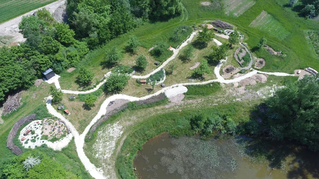 Führung im Natur-Erlebnis-Garten (Quelle: Tourismusverband Fränkisches Seenland)