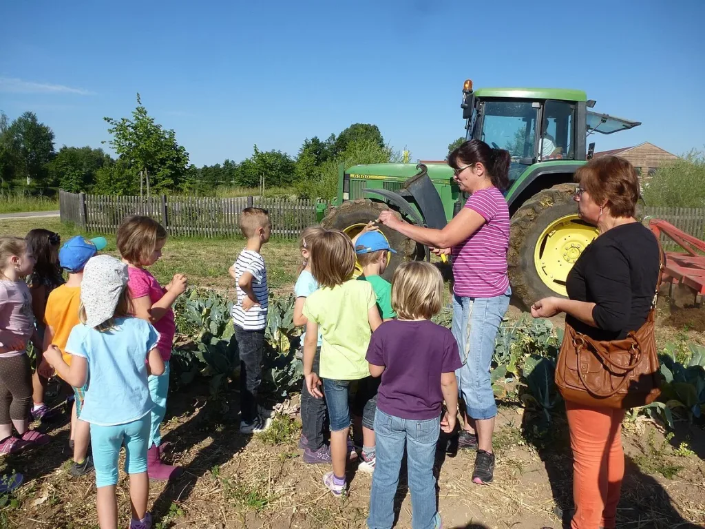 Hof- und Tierführungen für Kinder & Erwachsene – Wo und wie wächst unser Gemüse? (Quelle: Zweckverband Brombachsee)