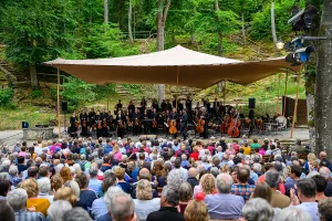 Klassik Open Air – mit den Nürnberger Symphonikern (Quelle: Bergwaldtheater Weißenburg)