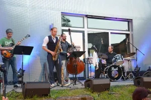 Open-Air Soirée im Café (Quelle: Tourismusverband Fränkisches Seenland)