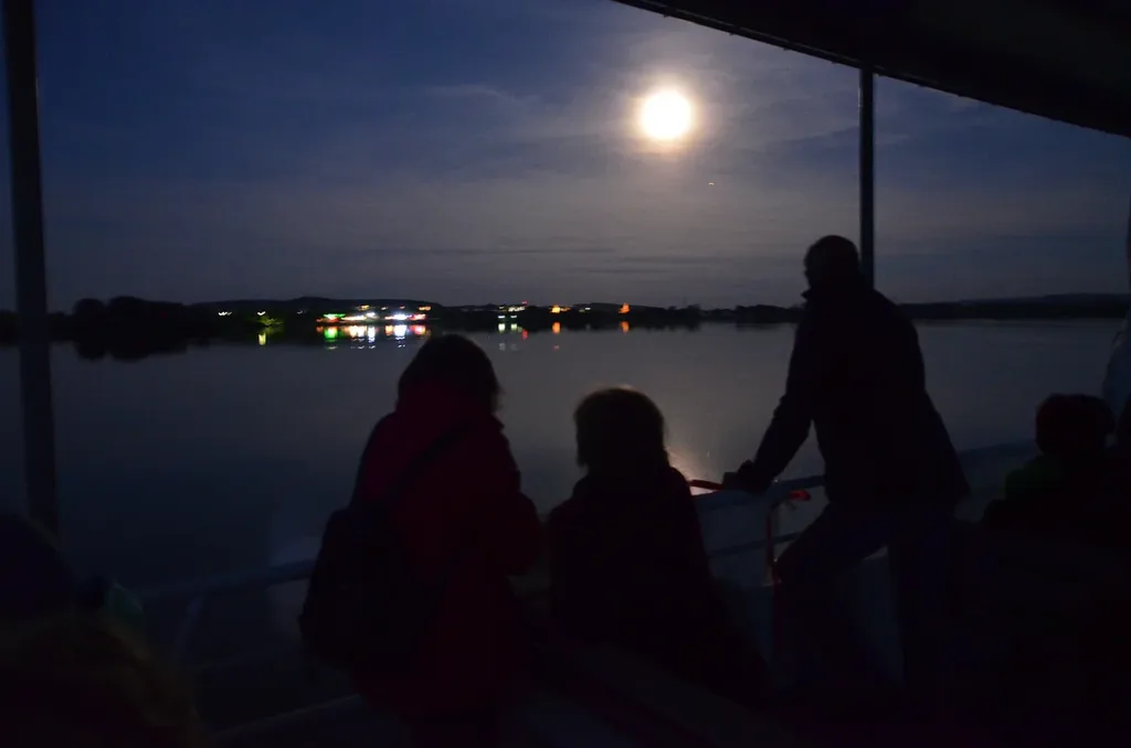 Schwester Mond – Meditative Vollmond-Schifffahrt (Quelle: Tourismusverband Fränkisches Seenland)