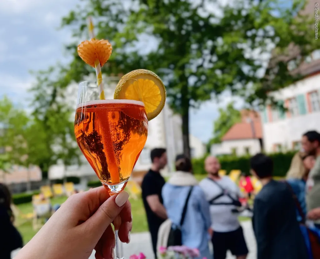 Sommer im Residenzhof (Quelle: Tourismusverband Fränkisches Seenland)