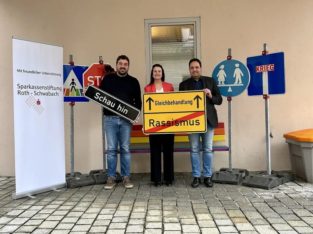 Verkehrsschilder der Gerechtigkeit (Quelle: Tourismusverband Fränkisches Seenland)