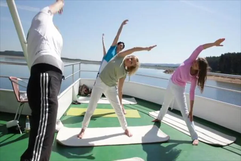 Yoga an Bord – zwischen Himmel und Wasser (Quelle: Markt Pleinfeld)