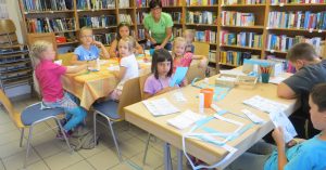 Kinderstunde in der Bücherei (Quelle: Gemeinde Pfofeld)