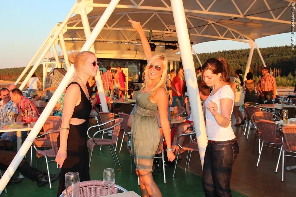 Ü30 Disco Party - "Rock the Boat" (Quelle: Zweckverband Brombachsee)