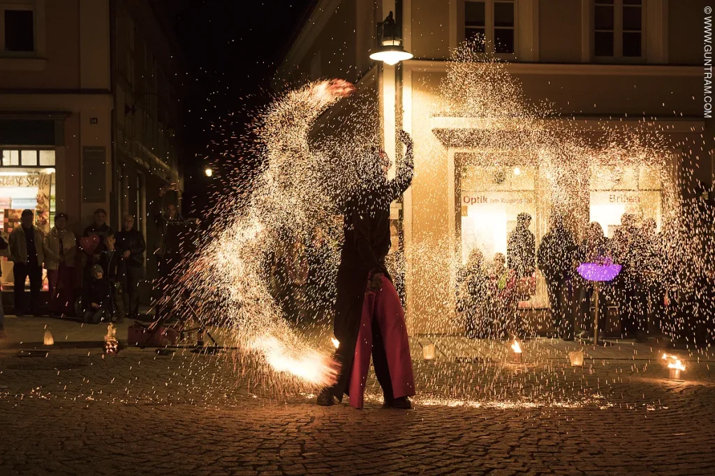 AbendROTH - Kunst. Kultur. Shopping. (Quelle: Tourismusverband Fränkisches Seenland)