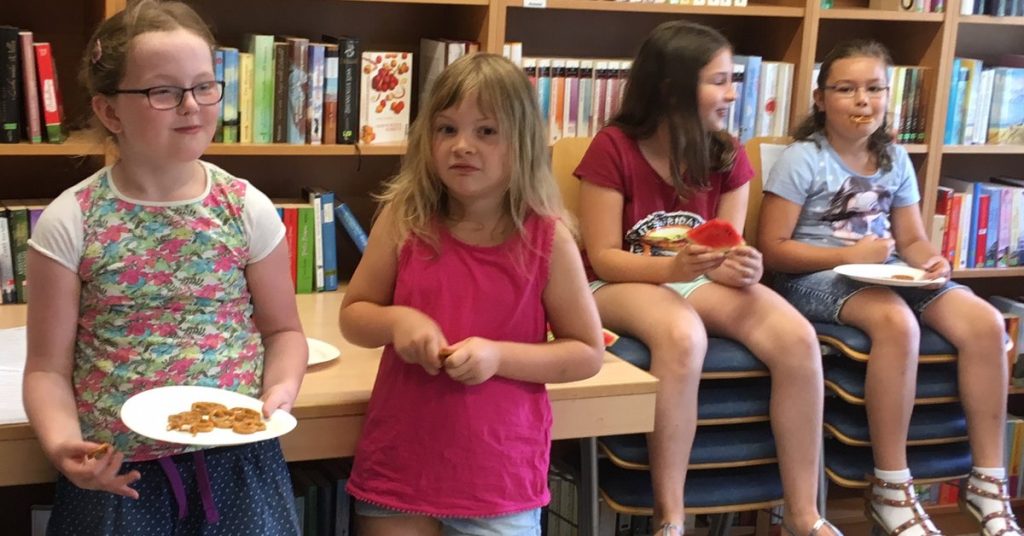 Bücherwürmer in der Gemeindebücherei (Quelle: Gemeinde Pfofeld)