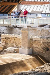 Führung durch die Römischen Thermen (Quelle: Tourismusverband Fränkisches Seenland)