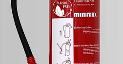 Überprüfen der Feuerlöscher (Quelle: Gemeinde Pfofeld)