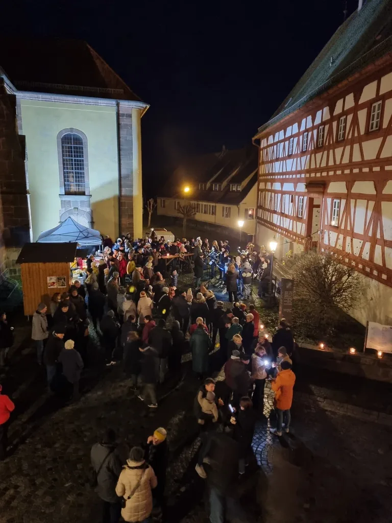 Ummer´n Christbaum rum (Quelle: Tourismusverband Fränkisches Seenland)
