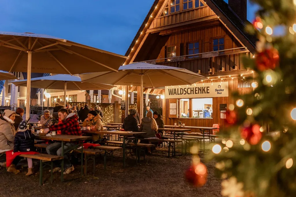 Weihnachtsmarkt mit Livemusik (Quelle: Tourismusverband Fränkisches Seenland)