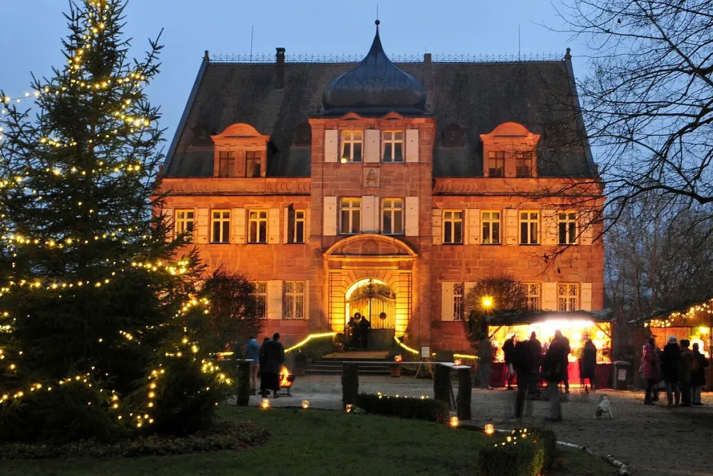 Weihnachtsmarkt Schloss Dürrenmungenau (Quelle: Tourismusverband Fränkisches Seenland)