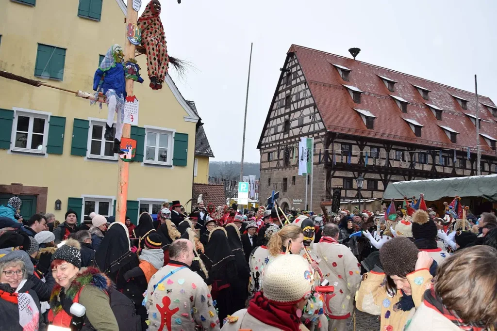 Narrenmesse und Narrenfrühschoppen (Quelle: Tourismusverband Fränkisches Seenland)