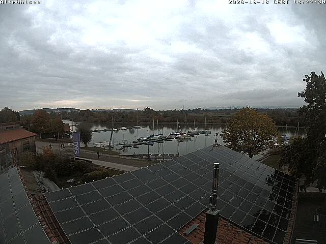 Blick auf den Hafen am Altmühlsee bei Schlungenhof.